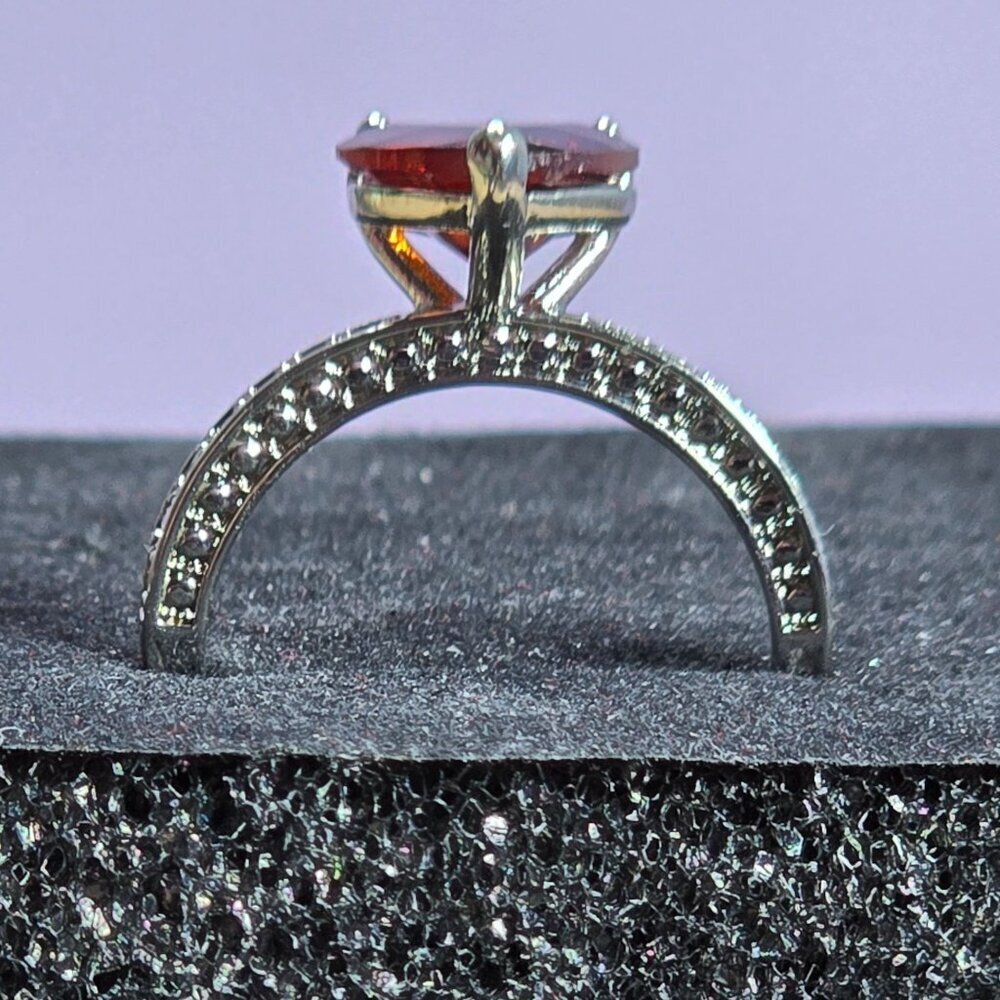 Heart-Shaped Red Solitaire Ring With Accented Band Size‎ 8 (NWOT) - Picture 4 of 6